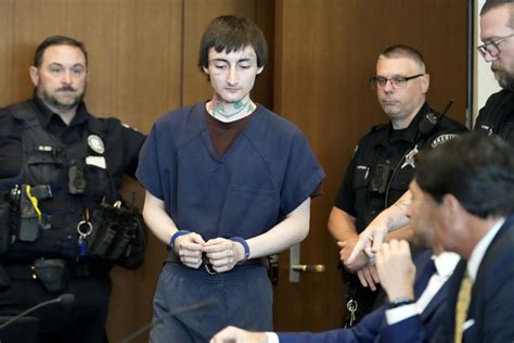 hot 646+news|Man accused of killing 7 at suburban Chicago  .